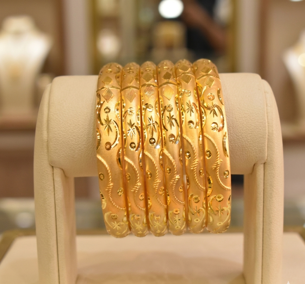 Special Offer Beautiful <>Bangles With Beautiful Box