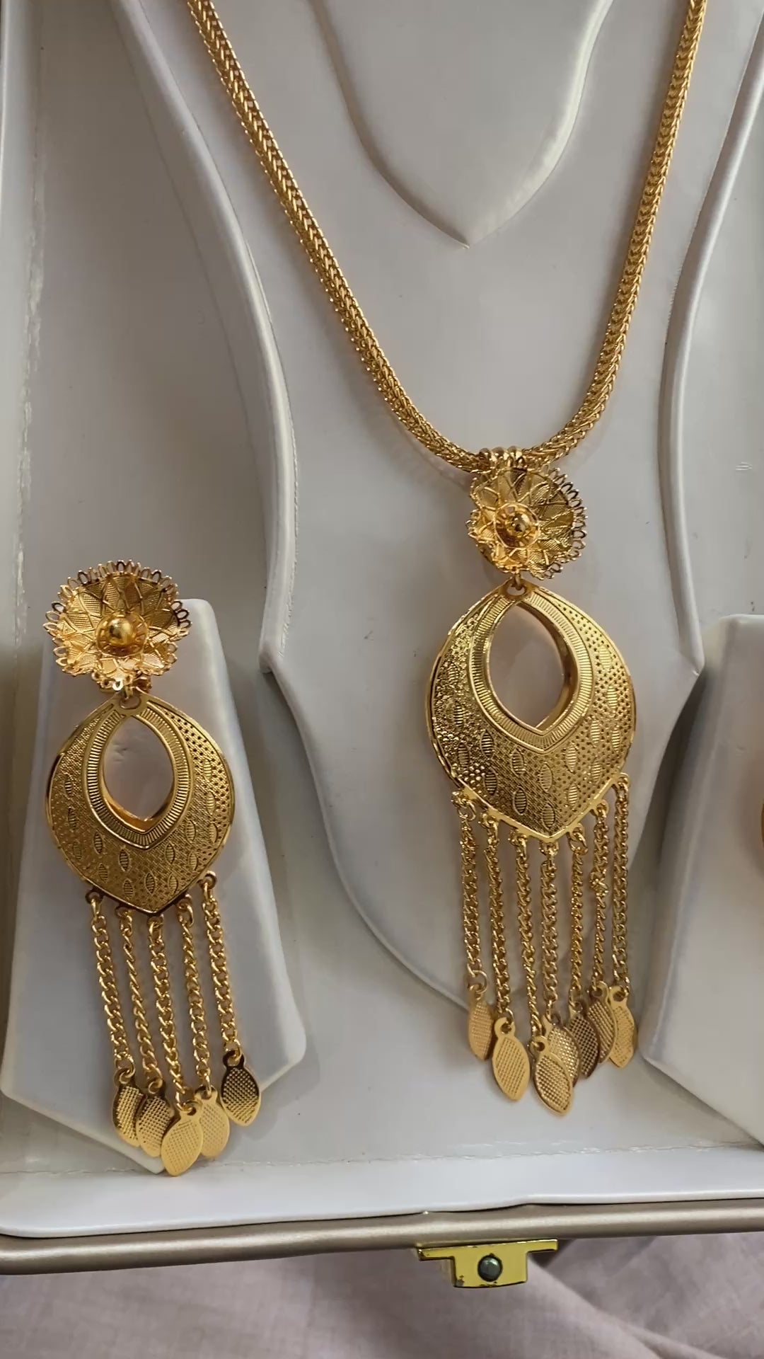 Gold plated nackless set
