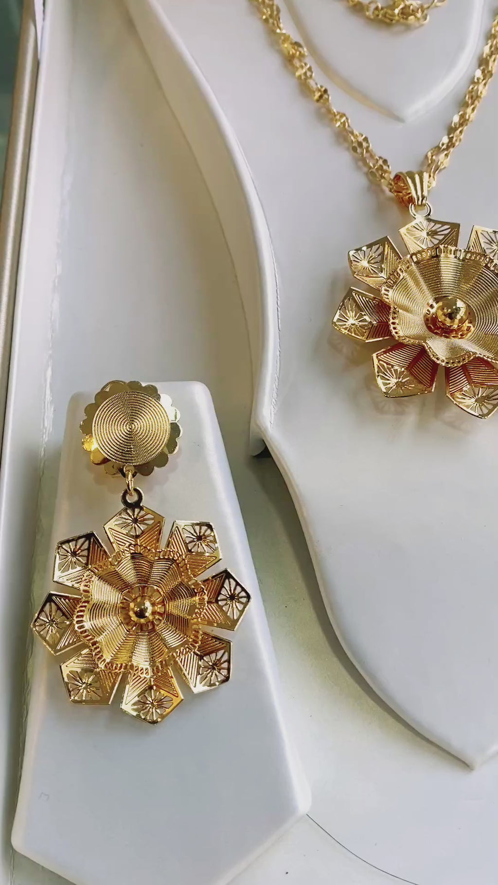 Gold-Plated Floral Necklace & Earrings Set