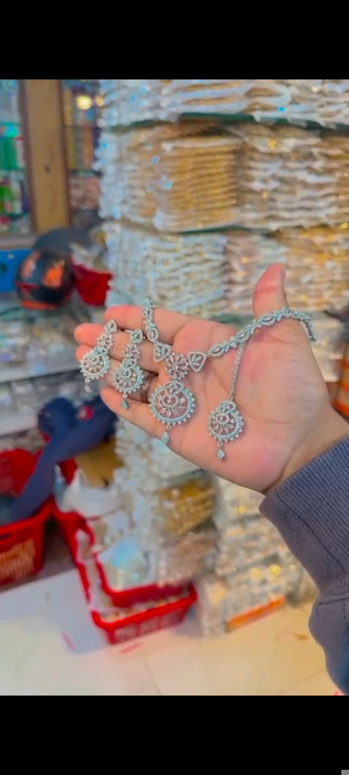 Elegant Zarkoon Jewelry Set – Necklace & Earrings